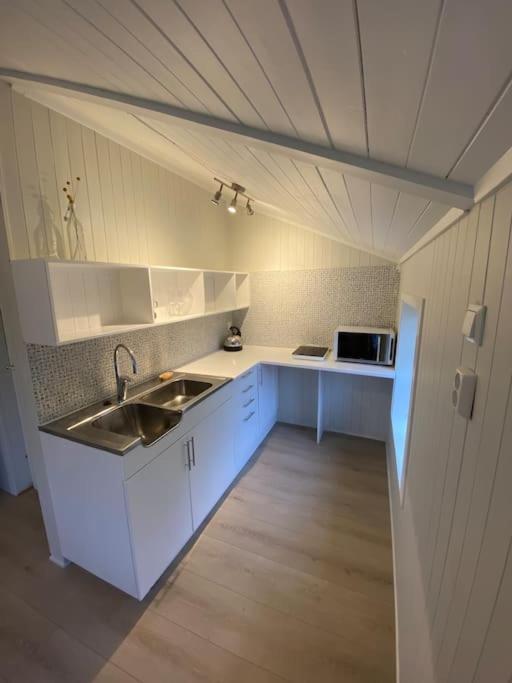 The Little Red Cabin Lofoten Urda Exterior photo